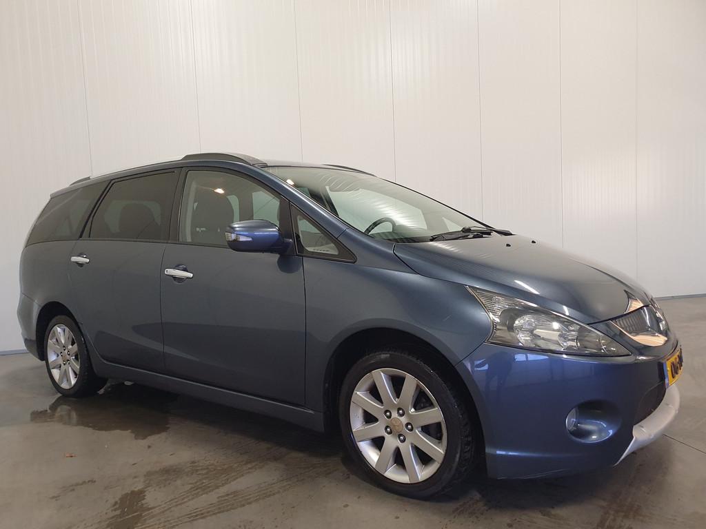 Mitsubishi Grandis 2.4-16V InSport 7P AIRCO/PDC/TRHAAK/CRUIS, Auto's, Mitsubishi, Stof, 7 stoelen, Bedrijf, 93 €/maand