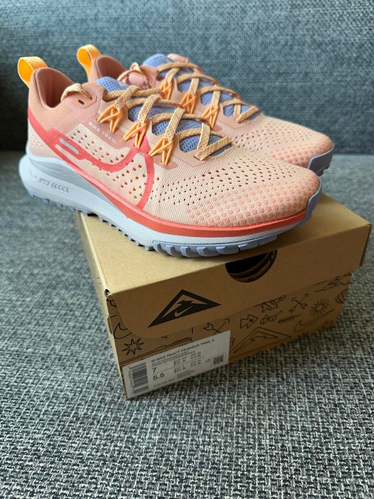Nike Pegasus Trail 4 maat 38, Sportschoenen, Nieuw, Oranje, Ophalen of Verzenden