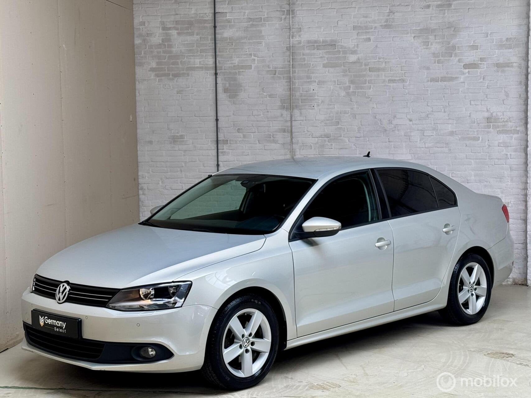 Volkswagen Jetta 1.2 TSI Executive Line | Standkachel | 6bak, Voorwielaandrijving, Stof, Gebruikt, Zwart