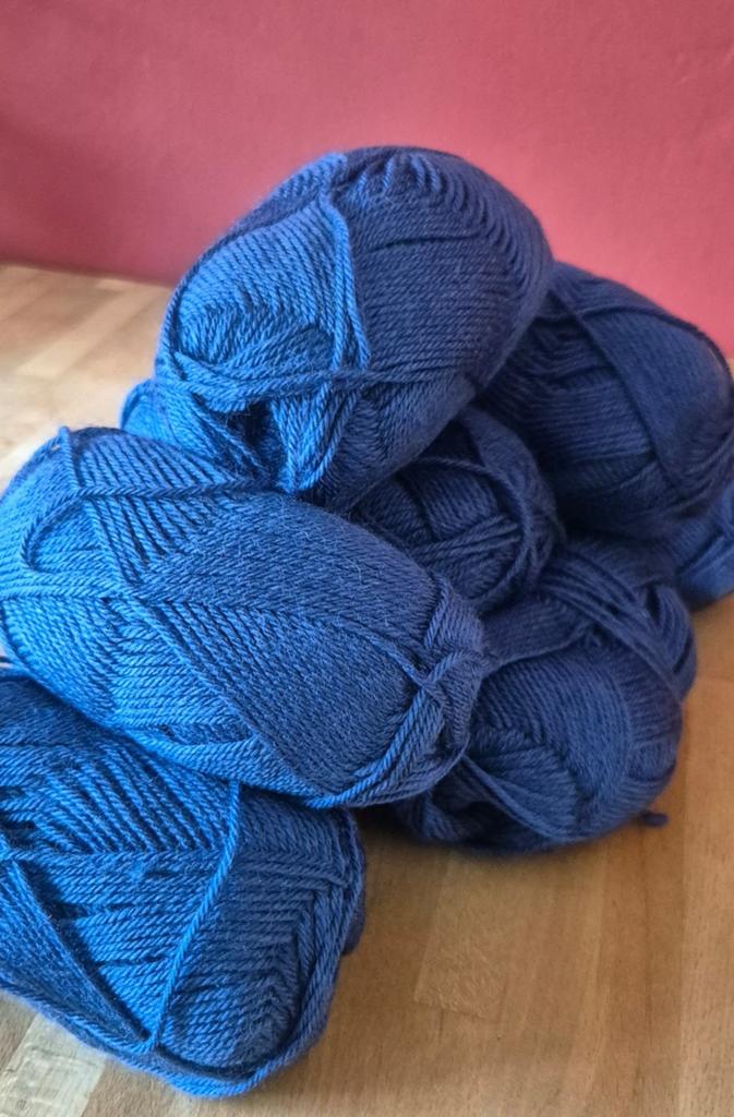 9 bolletjes blauw garen/wol wol/ acryl mix, Hobby en Vrije tijd, Breien en Haken, Ophalen of Verzenden, Nieuw, Breien of Haken