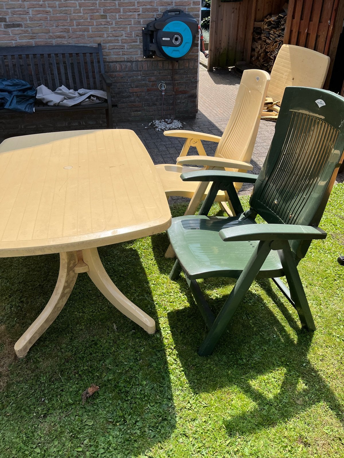 GRATIS Tuinset met tafel en 4 stoelen, inclusief kussens, Tuin en Terras, Ophalen, 4 zitplaatsen, Kunststof, Gebruikt