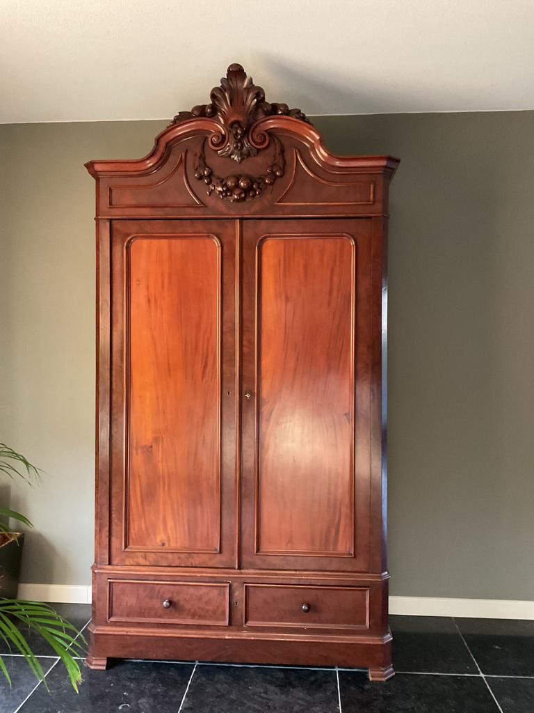 Prachtige grote mahoniehouten kuifkast, Antiek en Kunst, Ophalen