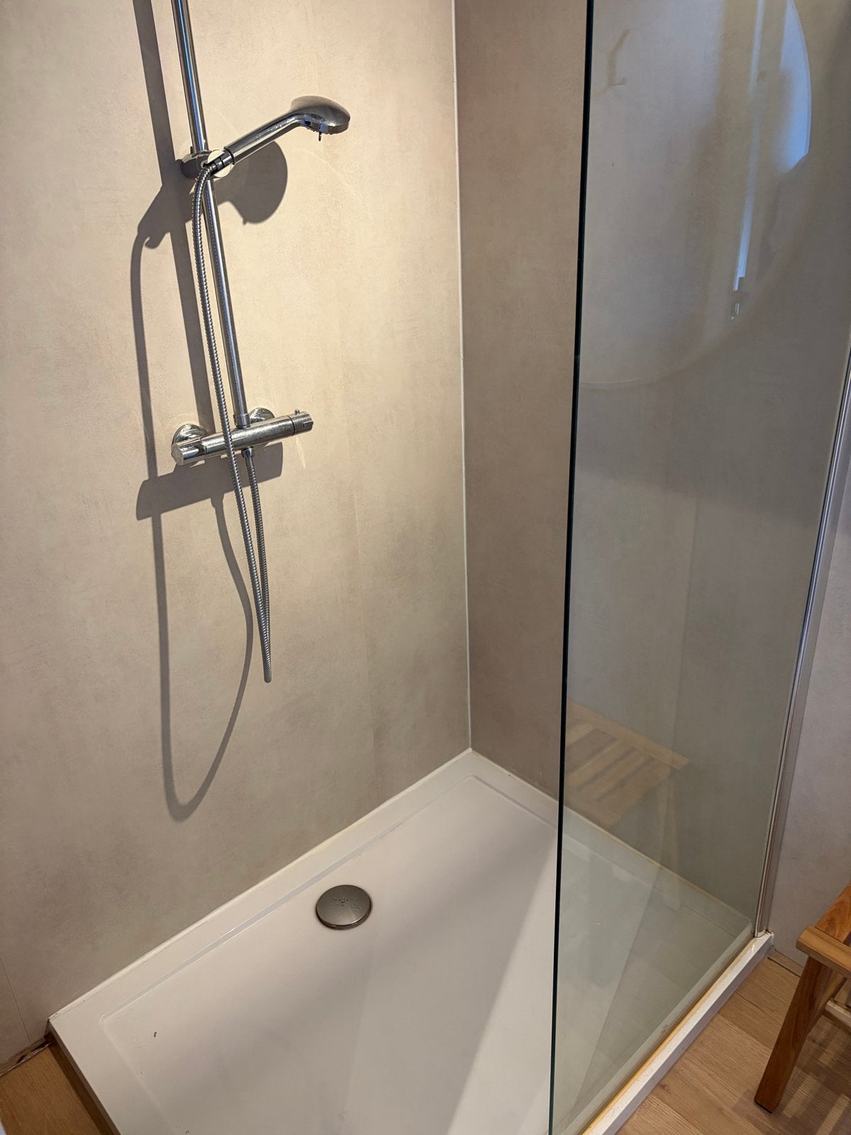 Complete Doucheset: Bak, Wand, Thermostaatkraan & Regendouch, Ophalen, Zo goed als nieuw, Glas, Douche