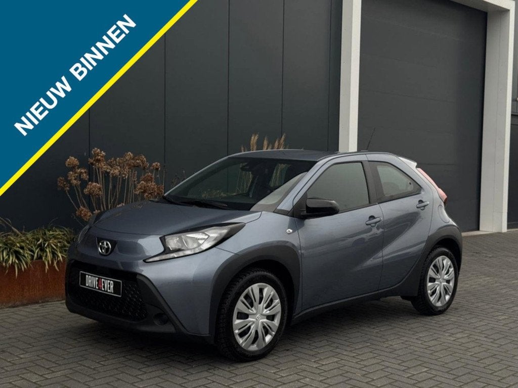 Toyota Aygo X 1.0 VVT-i | Automaat | Camera | LED | NAVI, Auto's, Stof, Gebruikt, Zwart, Met garantie (alle)