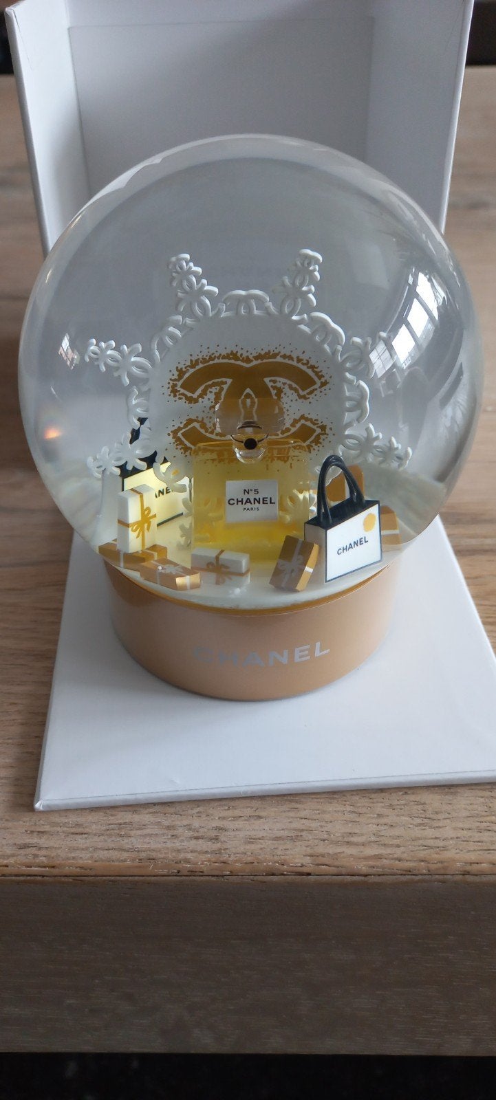 te koop Chanel  Snow Globe, Ophalen, Nieuw