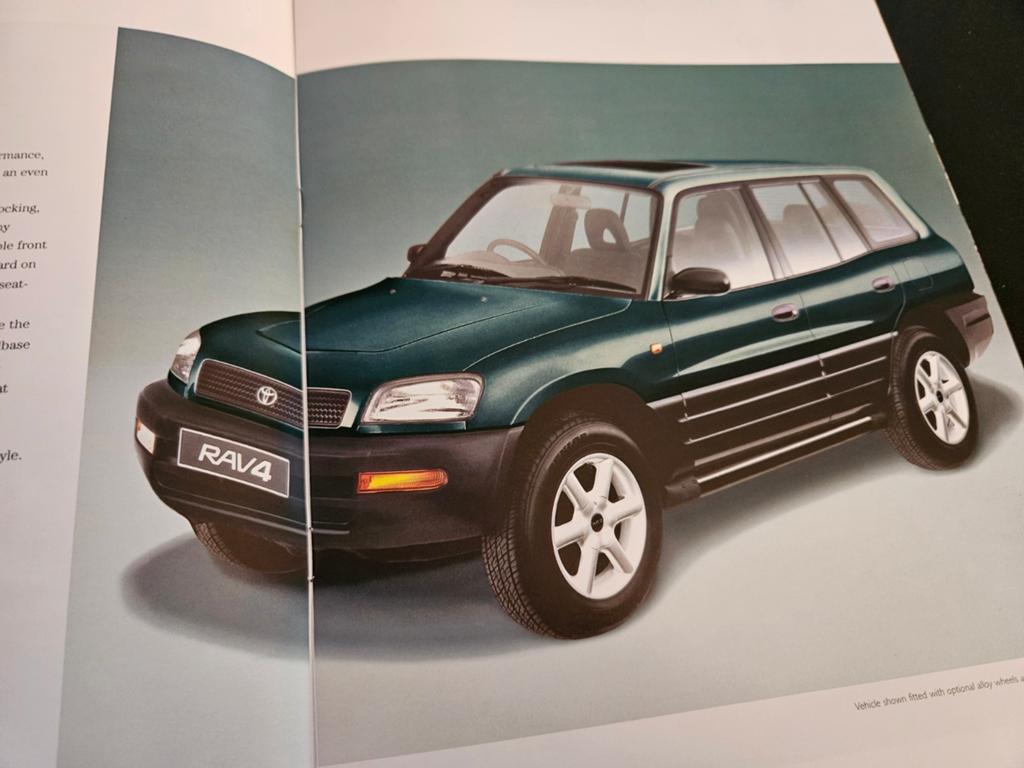 Brochure Toyota RAV4 1997 UK, Ophalen of Verzenden, Zo goed als nieuw, Toyota