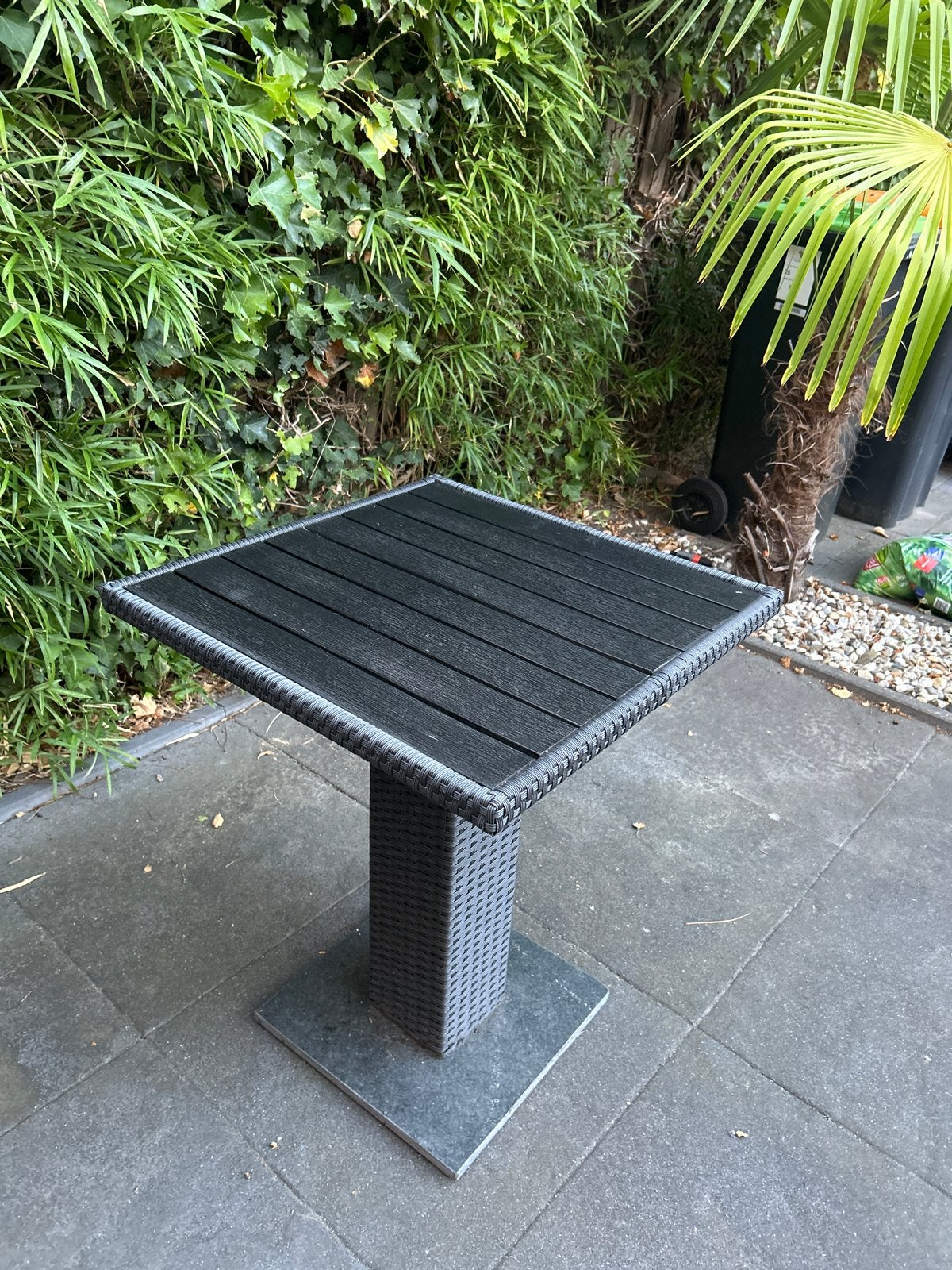 Zwarte vierkante tuintafel met wicker en houten blad, Ophalen, Gebruikt, Vierkant, Wicker