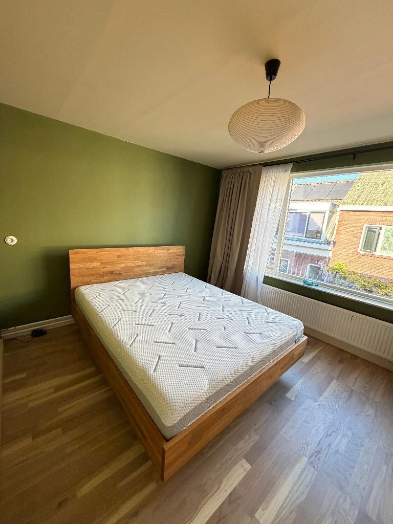 Wooden bed frame, Ophalen, Bruin, Tweepersoons, Zo goed als nieuw