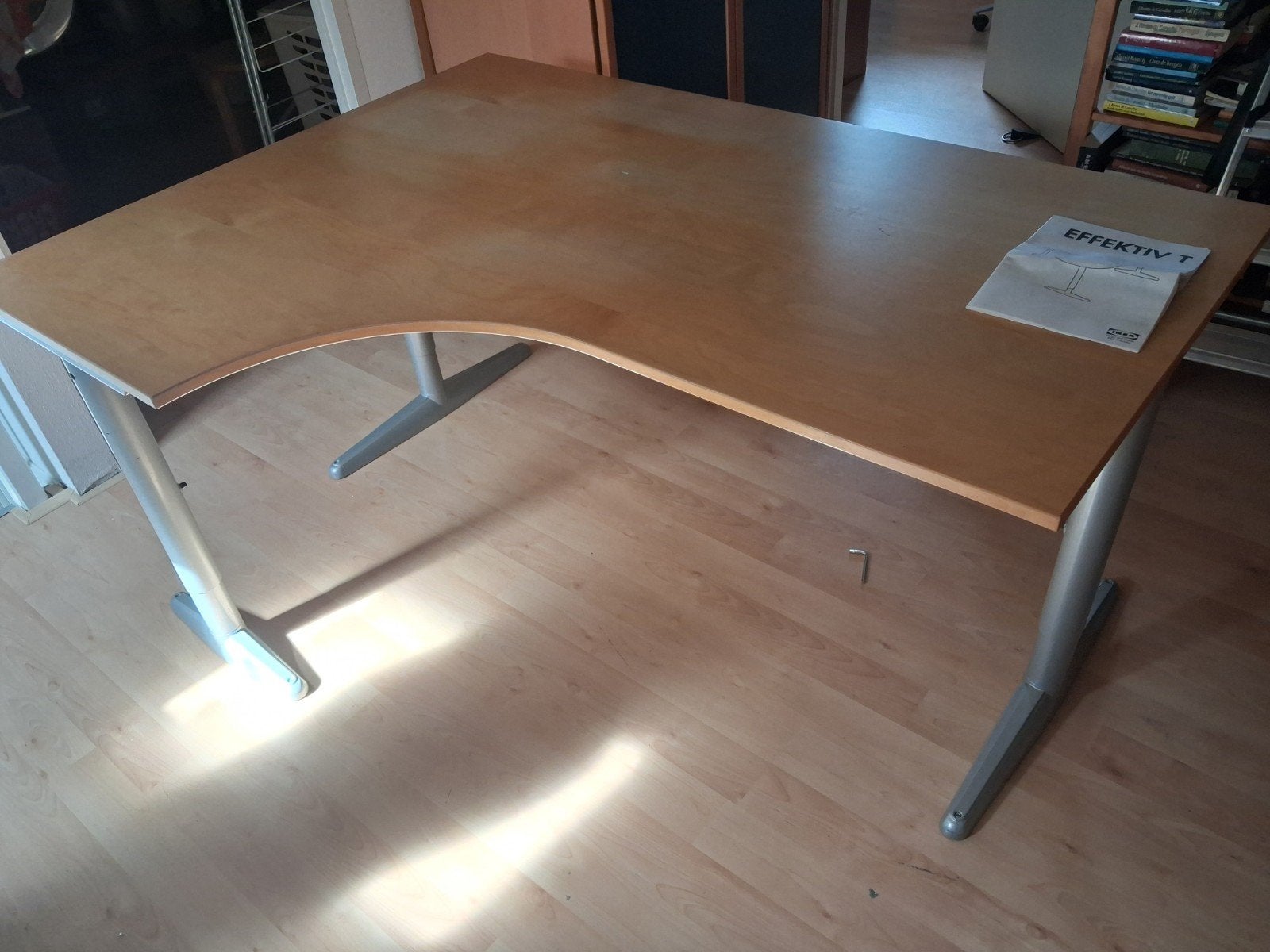 IKEA EFFEKTIV Bureau in hoogte verstelbaar -  gebruikt, Huis en Inrichting, Ophalen, Demontabel, Gebruikt, Hout
