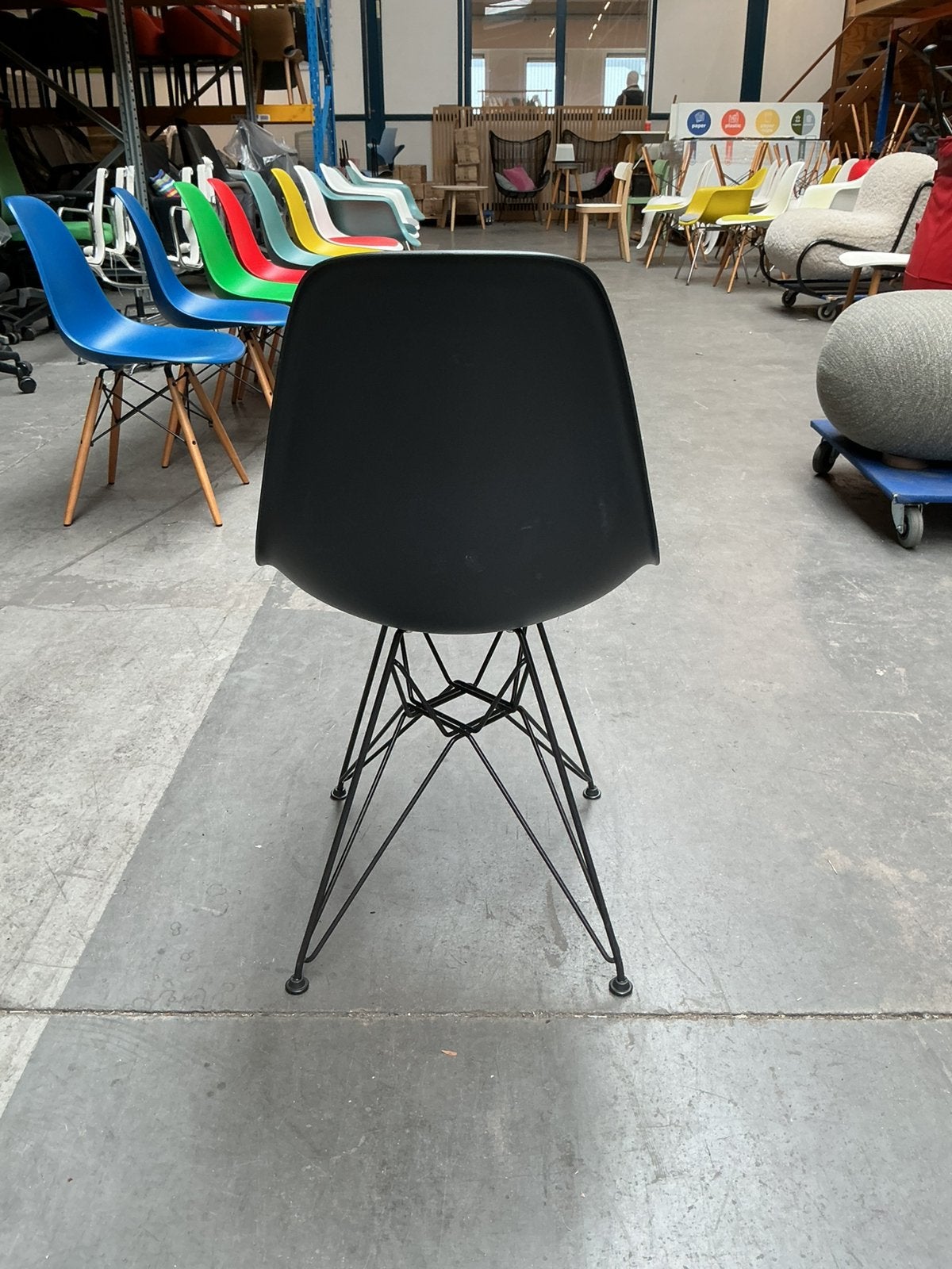Vitra Eames Plastic Chair DSR | Stoelen | Zwart Frame, Huis en Inrichting, Stoelen, Gebruikt, Stof, -, Zwart