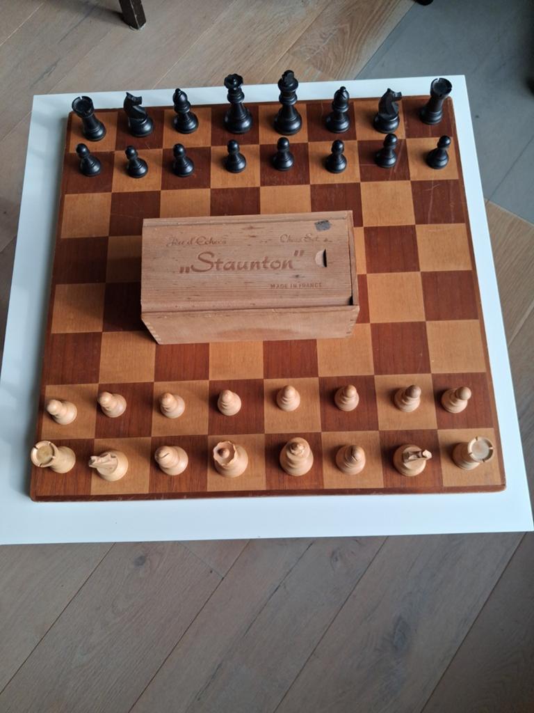 Vintage houten schaakset. Professioneel bord + stukken, Hobby en Vrije tijd, Een of twee spelers, Ophalen of Verzenden, Gebruikt