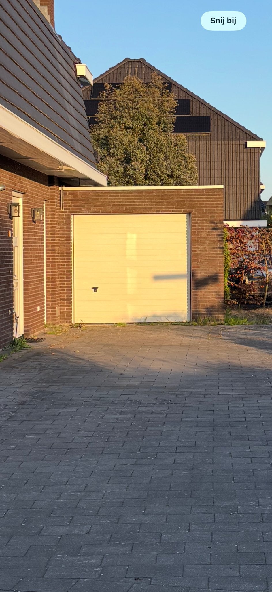 Gratis! Gebruikte garagedeur, wit,  220 cm hoog, 240cm breed, Gebruikt, Garagedeur, Ophalen of Verzenden, Metaal