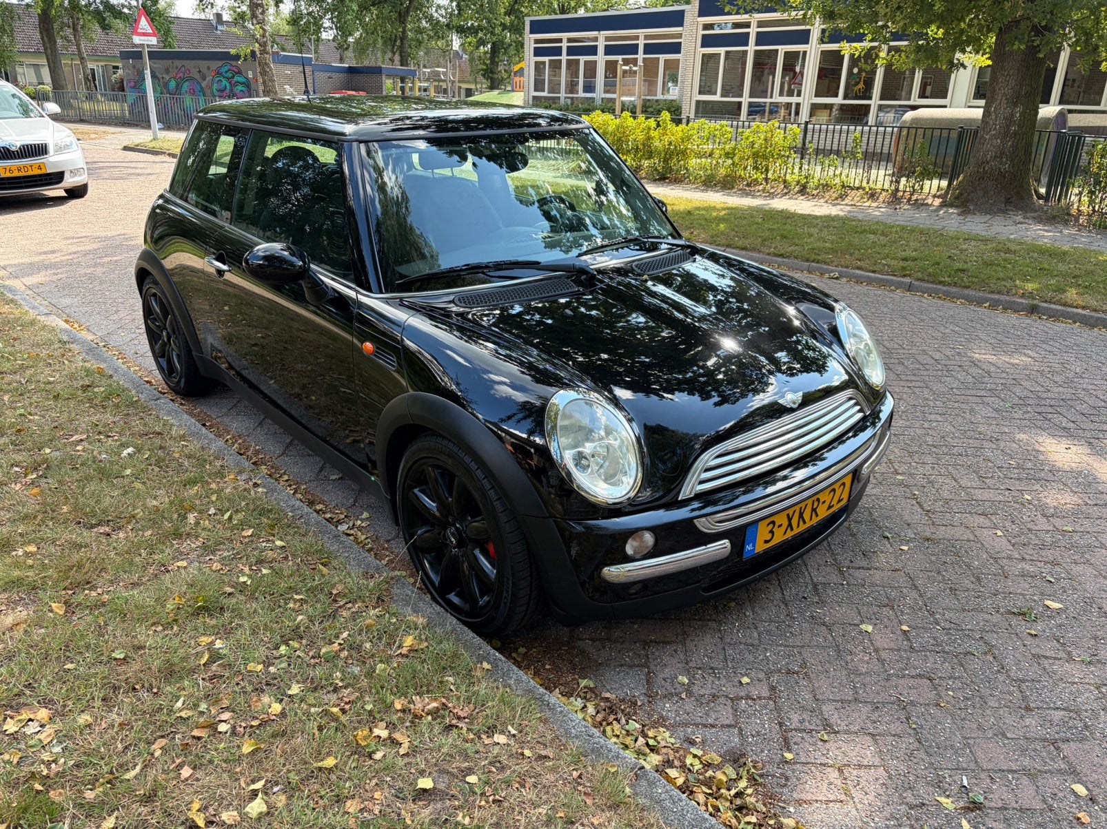 Mini 1.6 16V Cooper 2003 Zwart, Auto's, Voorwielaandrijving, 15 km/l, Zwart, 4 stoelen