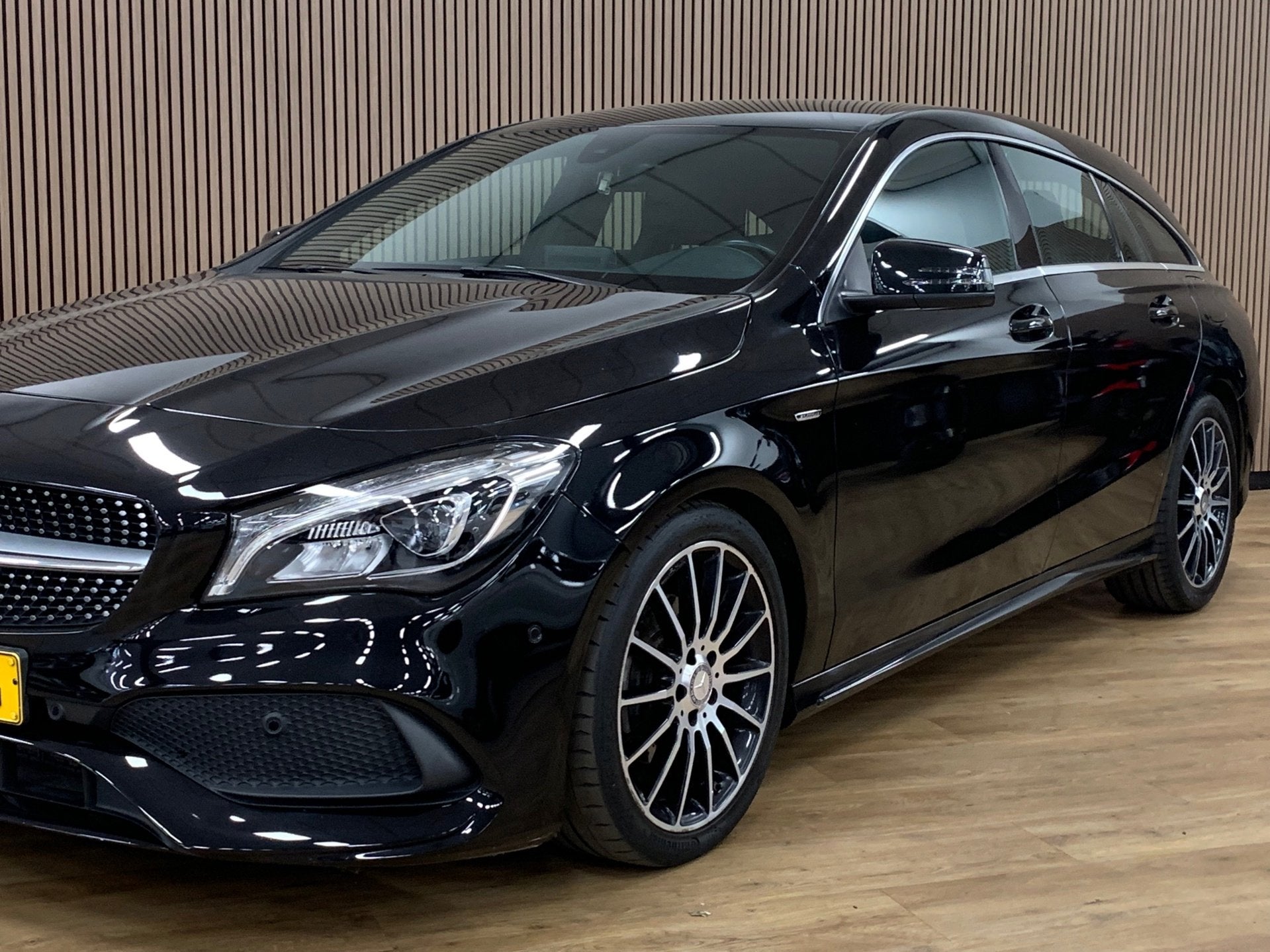 Mercedes-Benz CLA-klasse Shooting Brake 180 Edition|AMG|NL A, Auto's, Mercedes-Benz, CLA, 730 kg, Gebruikt, 4 cilinders