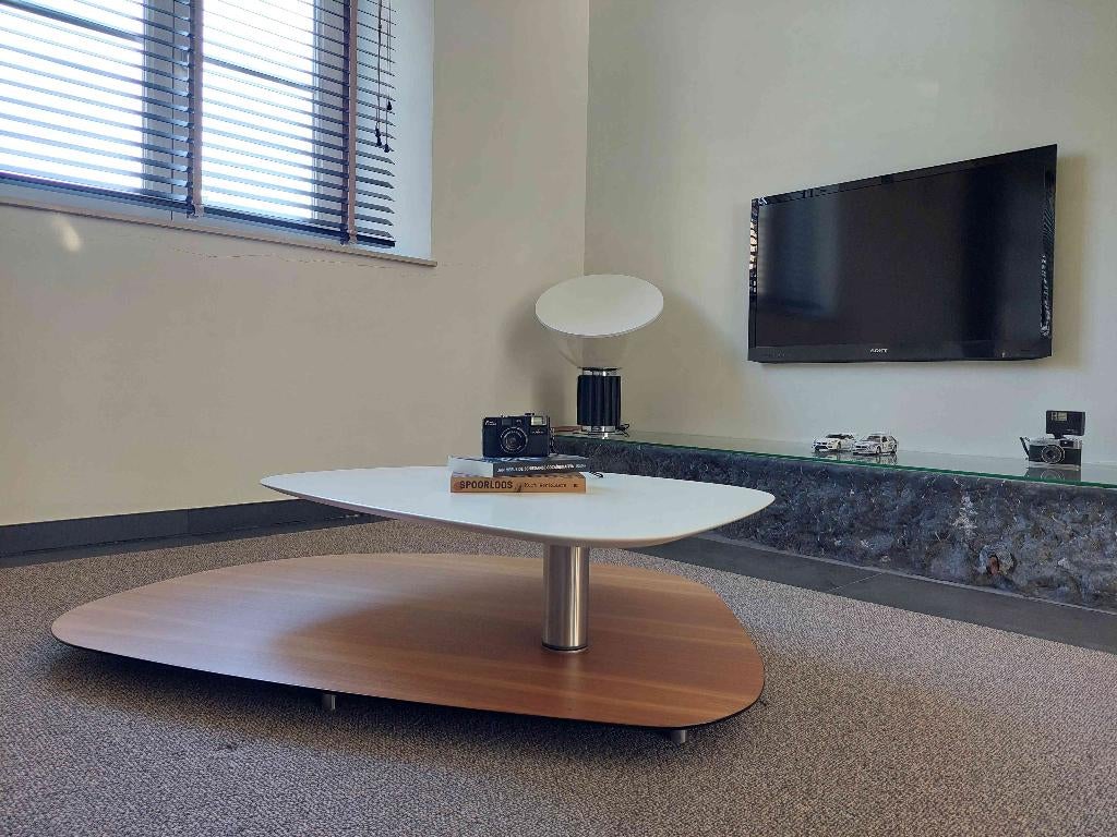 Hippe, moderne Italiaanse salontafel, walnoot, Ophalen, 100 tot 150 cm, Hip, modern Italiaans, Nieuw