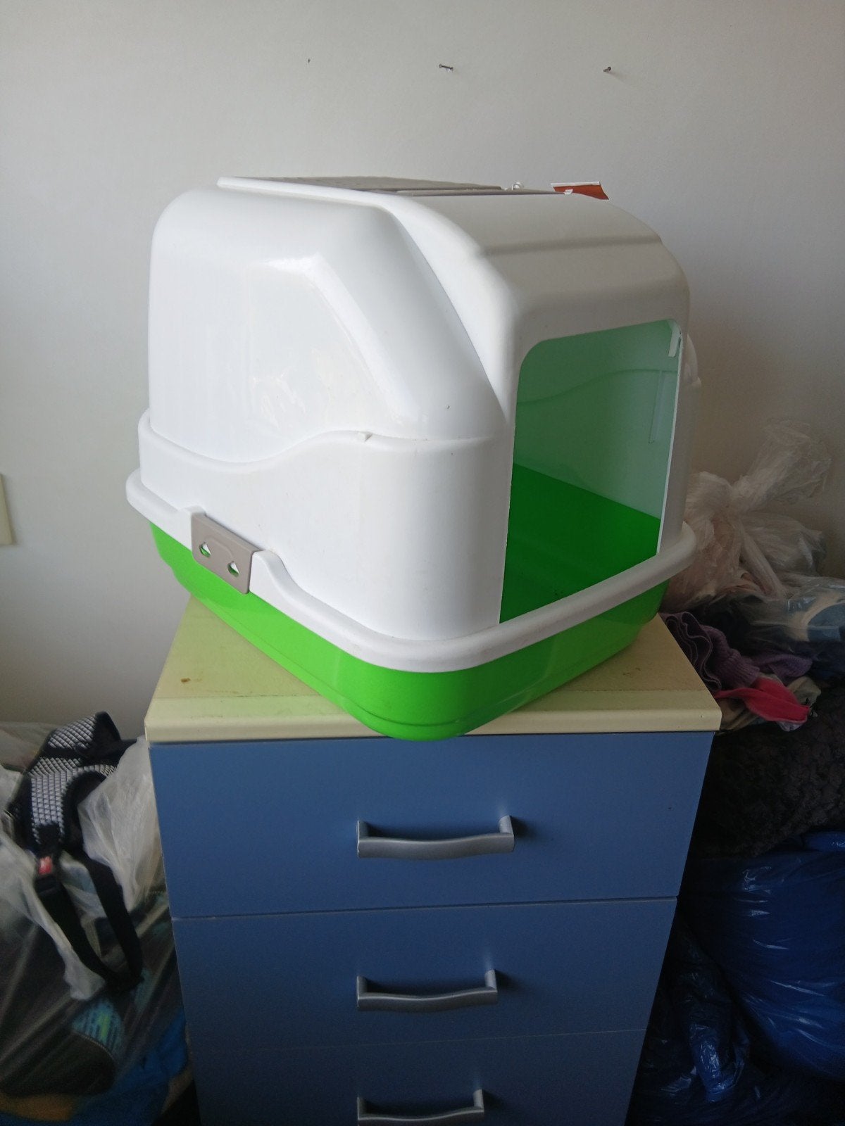 leuke groen witte katten bak nr 322, Ophalen, Zo goed als nieuw, Gesloten