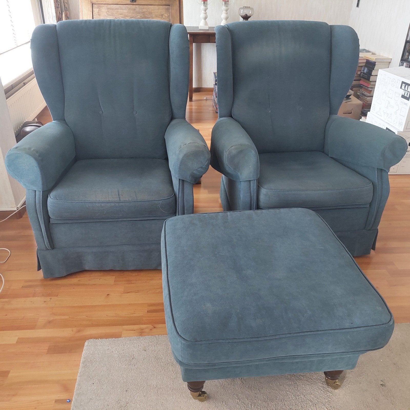 Twee comfortabele fauteuils met voetenbank (op wieltjes), Ophalen, Gebruikt, 75 tot 100 cm, Stof