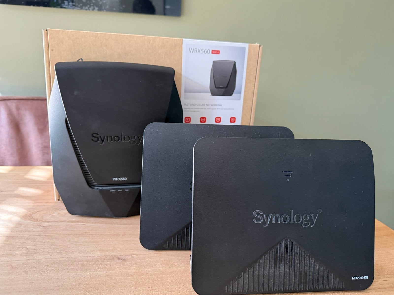Synology WRX560 Router met 2x MR2200ac Mesh Points, Ophalen, Zo goed als nieuw, Router