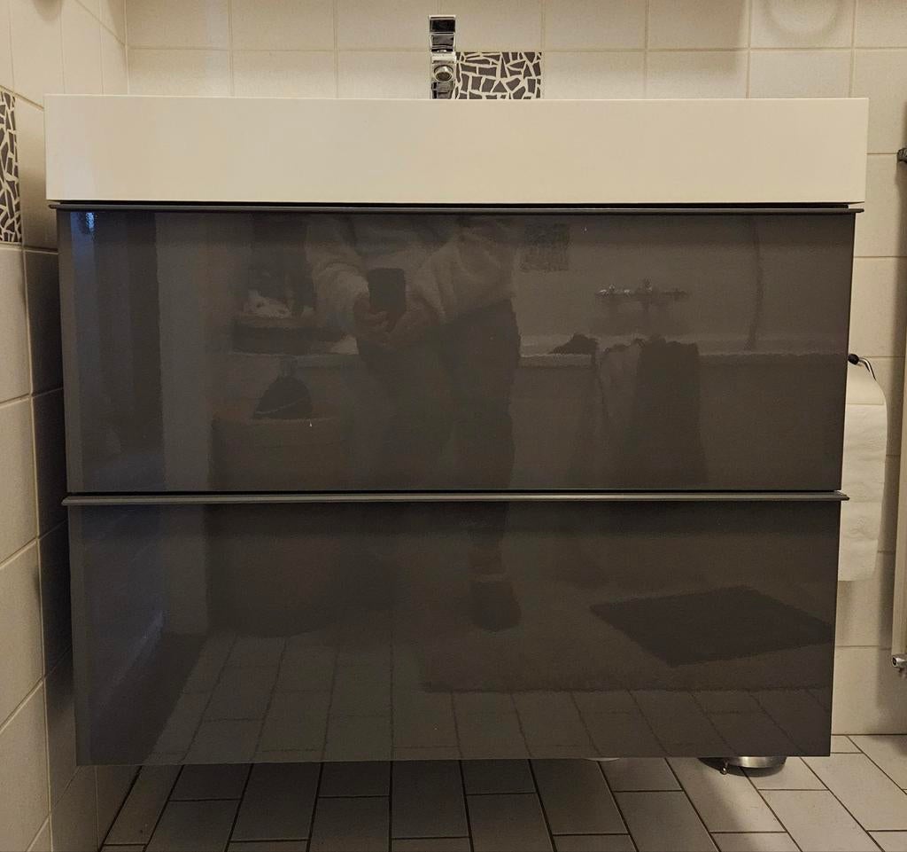 Grijze wastafel en hoge hangkast IKEA GODMORGON, Ophalen, 50 tot 100 cm, Zo goed als nieuw, Minder dan 100 cm