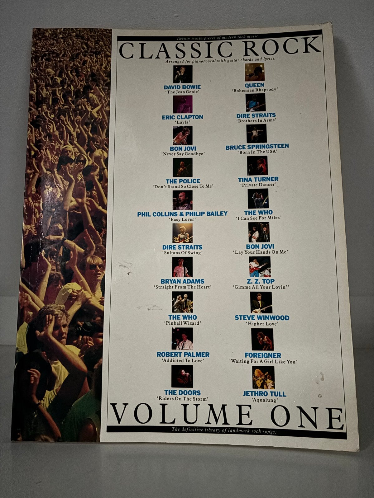 Classic Rock Volume One - Muziekboek met bladmuziek, Boeken, Ophalen of Verzenden, Zo goed als nieuw, Genre of Stijl