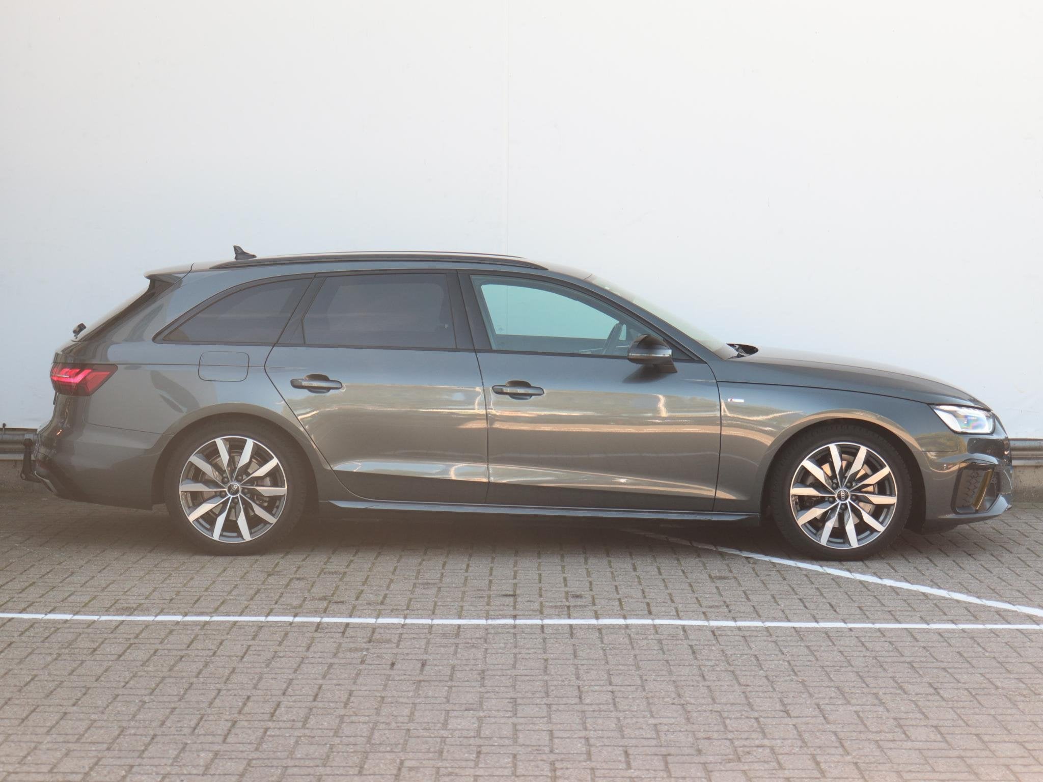 Audi A4 Avant 35 TFSI S edition Competition | 1e eigenaar |, Auto's, Gebruikt, 4 cilinders, Origineel Nederlands, Zilver of Grijs