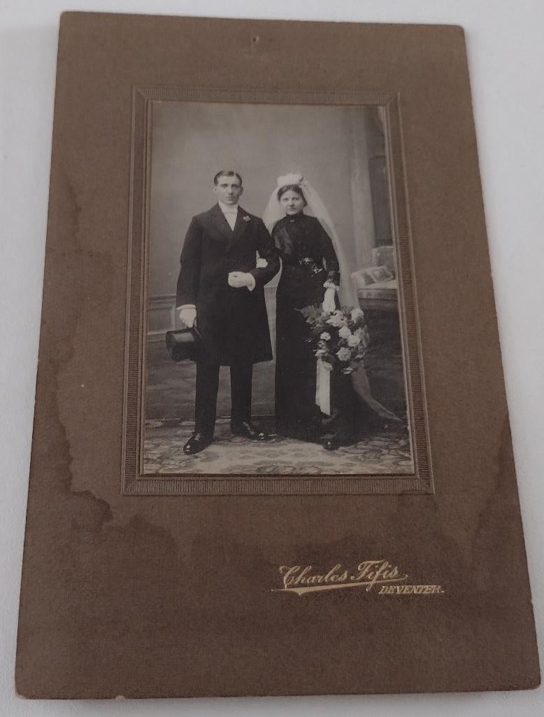 oude foto huwelijk-zwarte trouwjurk, Ophalen of Verzenden, Voor 1940, Gebruikt, Overige onderwerpen
