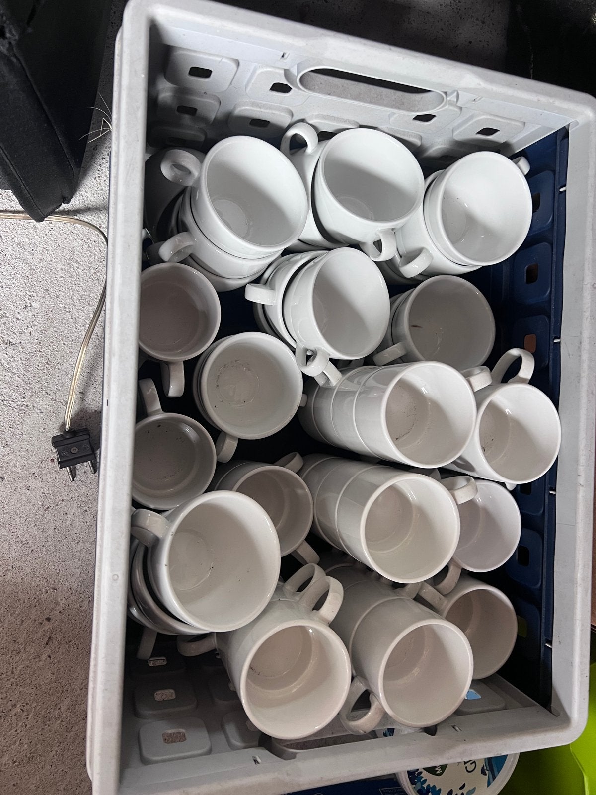 Witte porseleinen kopjes (breed en smal) en theeglazen, Ophalen, Gebruikt, Overige stijlen, Kop(pen) en/of Schotel(s)