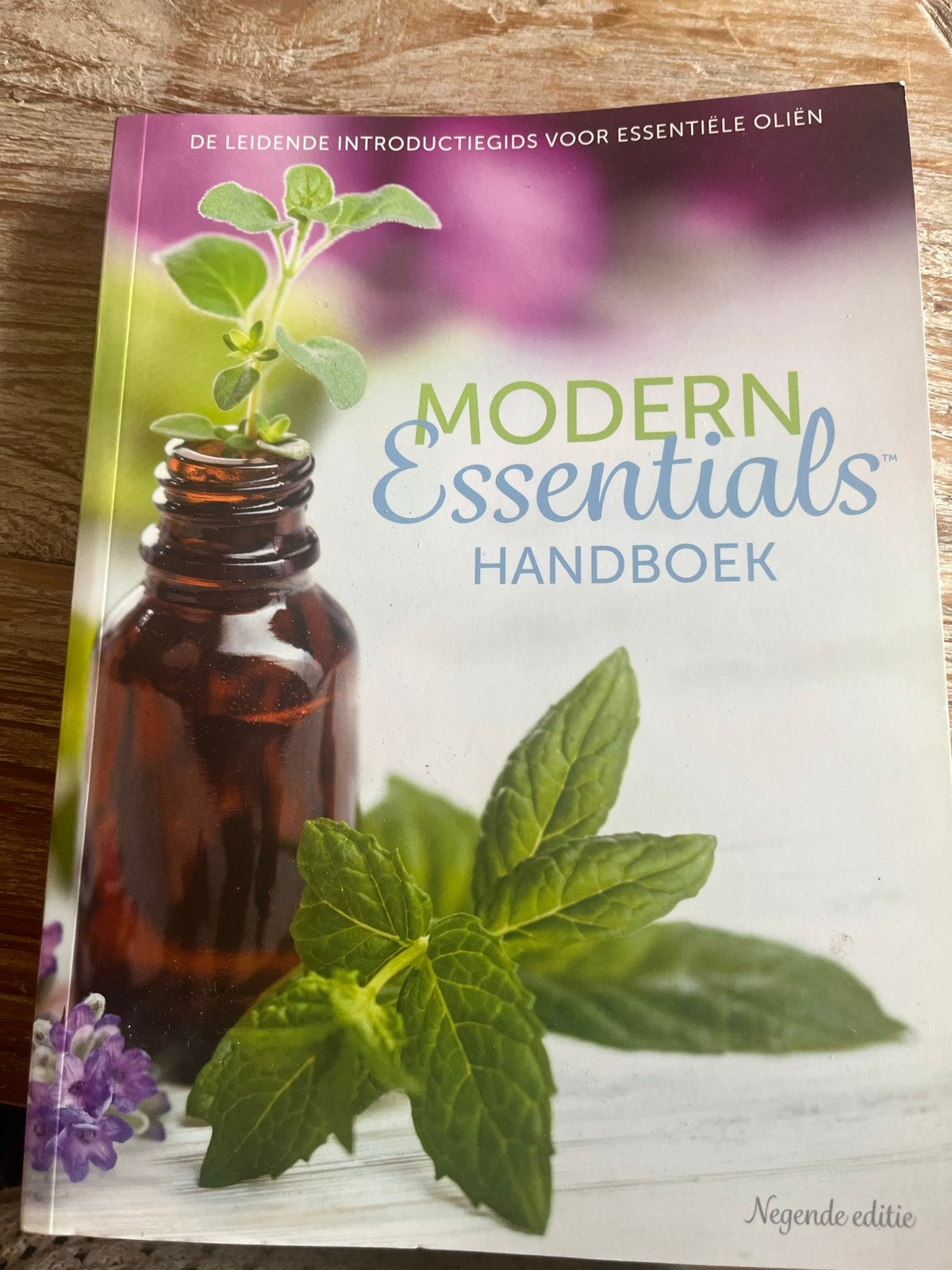 Modern Essentials Handboek - Essentiële Oliën (Negende Editi, Boeken, Ophalen of Verzenden, Nieuw, Kruiden en Alternatief