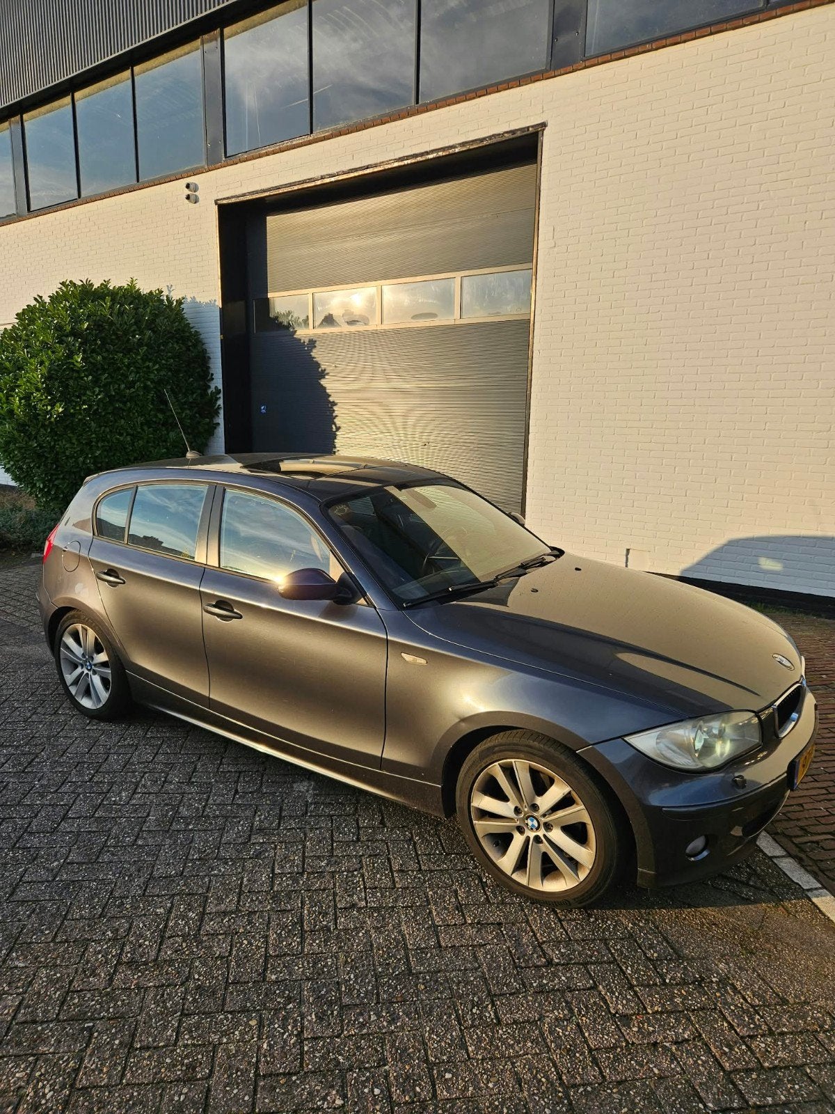 BMW 1-Serie 2.0 120I AUT 2006 Grijs, Achterwielaandrijving, 1995 cc, 4 cilinders, Automatische klimaatregeling