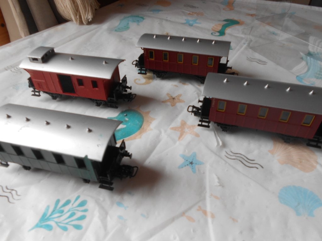 Märklin 4007 4008 4 delige lokaalbaan trein rood en groen, Wisselstroom, Verzenden, Wagon, Zo goed als nieuw