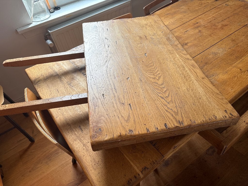 Foto 8 van Robuuste eikenhouten eettafel met lades