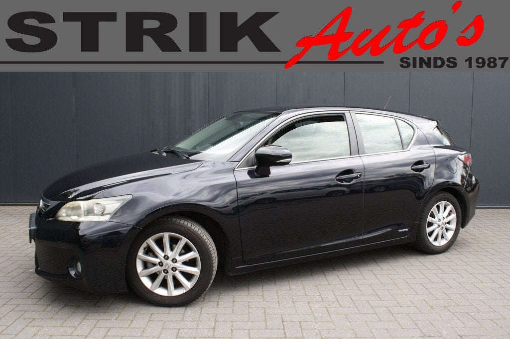Lexus CT 200h Business Line - NAVIGATIE - CAMERA - TREKHAAK, Auto's, Lexus, Euro 5, Gebruikt, 4 cilinders, Zwart