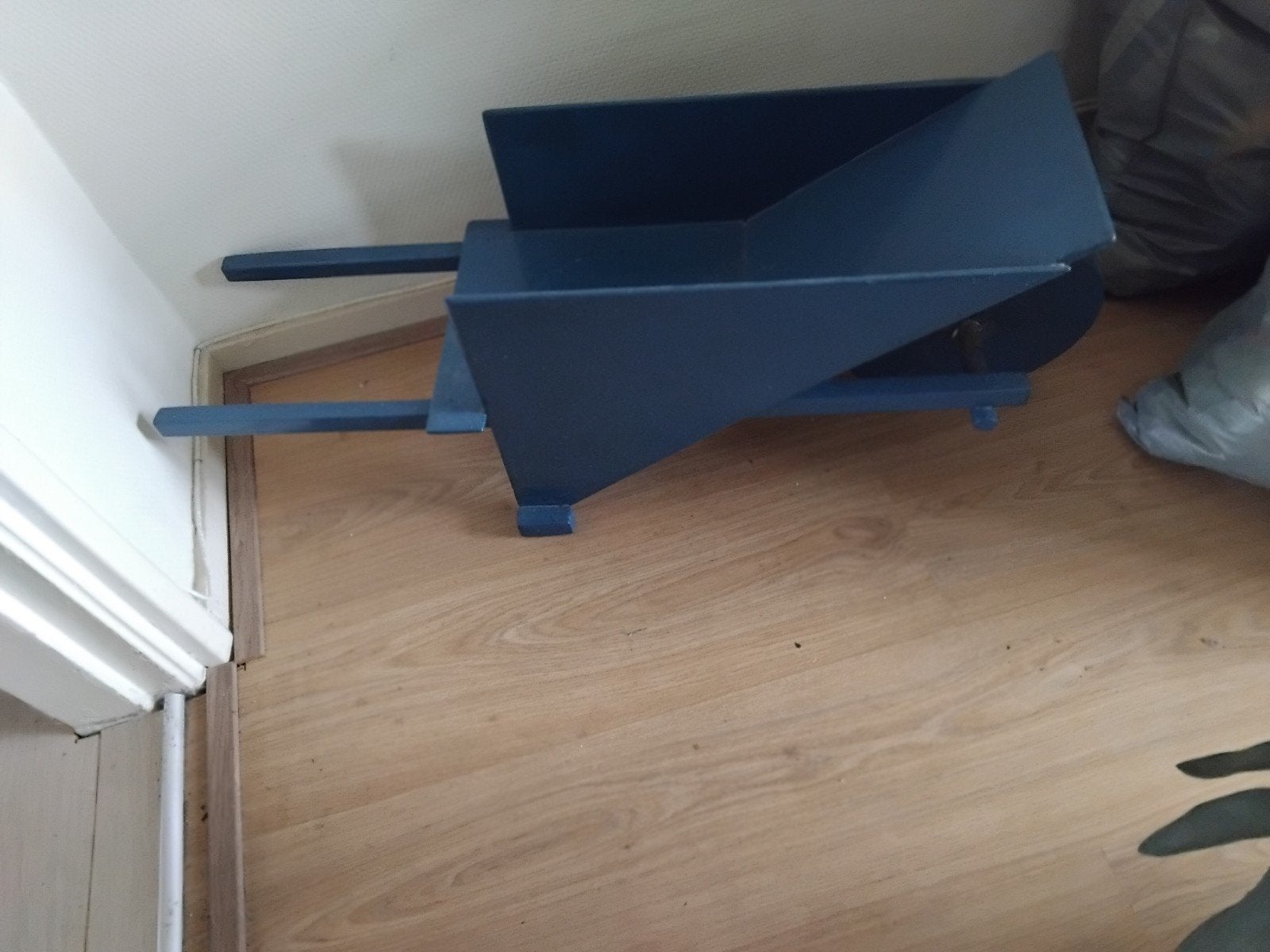Decoratieve kruiwagen - donkerblauw, Ophalen, Gebruikt, Handmatig, Tweewielig