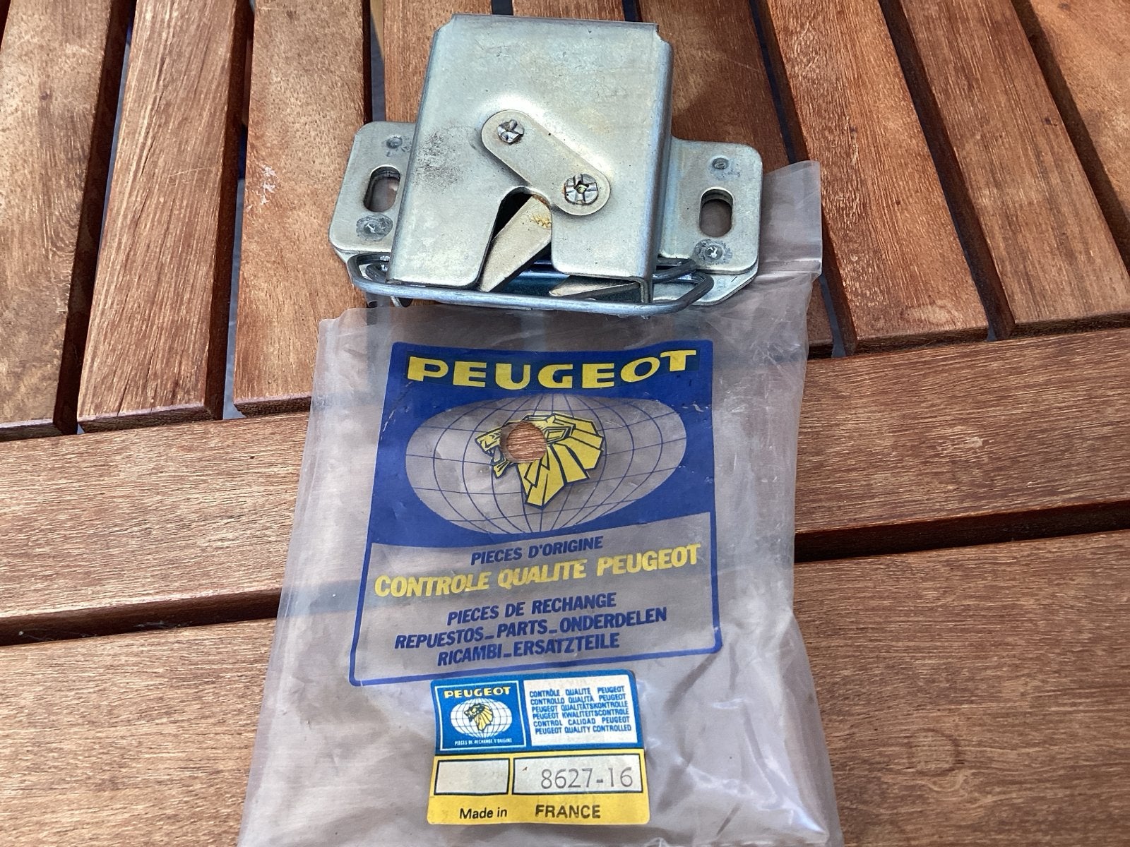 Kofferslot Peugeot 504 Sedan - Origineel onderdeel 8627–16, Gebruikt, Achterklep, Ophalen of Verzenden, Achter