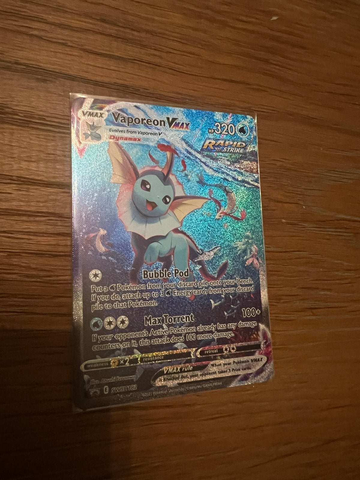 Vaporeon VMAX Pokémon Kaart - Rapid Strike, Ophalen of Verzenden, Zo goed als nieuw, Losse kaart, Foil