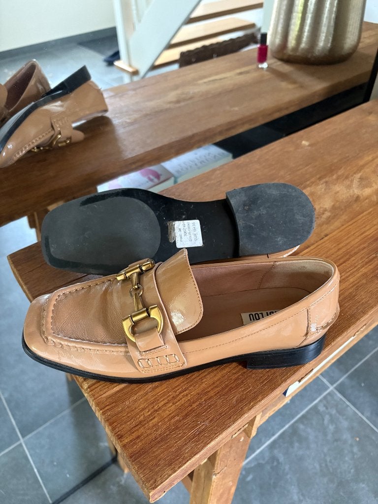 Bibi Lou instap schoen 39 lak als nieuw, Ophalen of Verzenden, Zo goed als nieuw, Zwart, Sneakers of Gympen