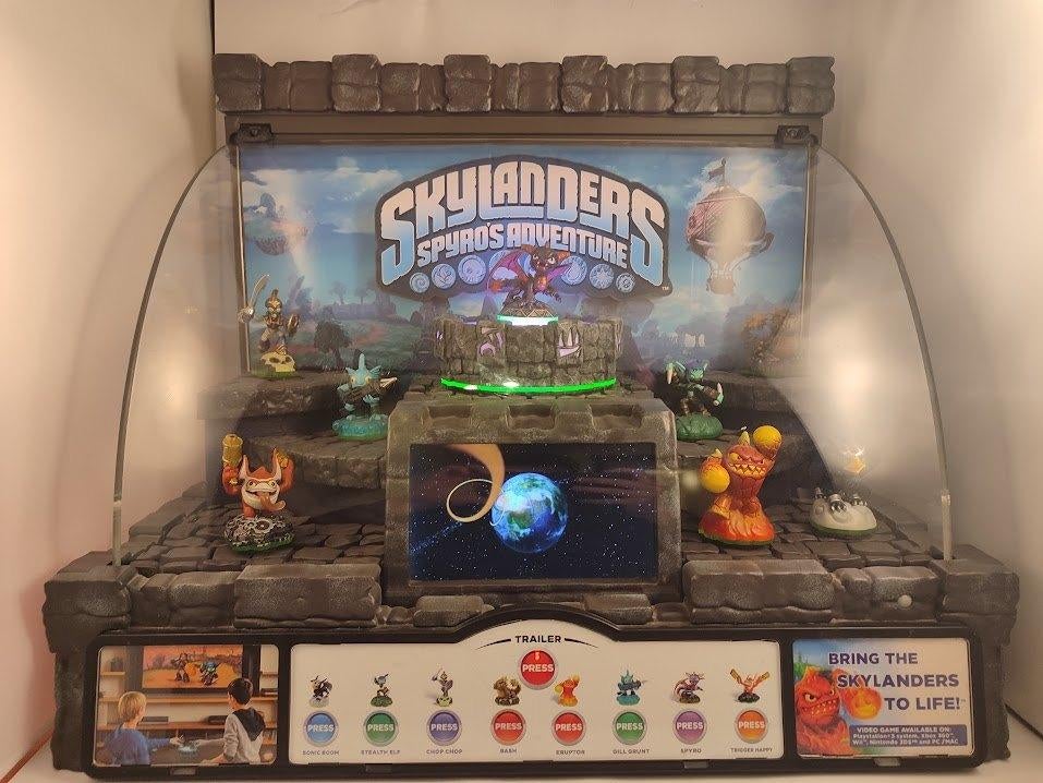 Skylanders Spyro's Adventure Kiosk / Display Case, Verzamelen, Poppetjes en Figuurtjes, Zo goed als nieuw, Ophalen of Verzenden