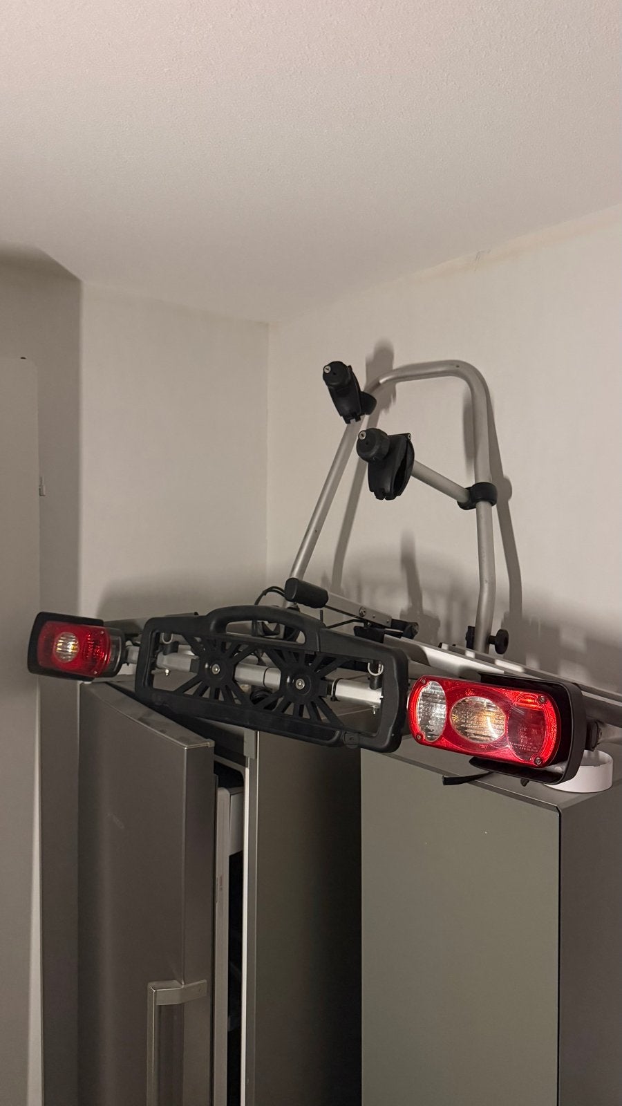 Uebler Fietsendrager voor Trekhaak - Compact, en Veilig, Ophalen, Gebruikt, Brede banden, 2 fietsen
