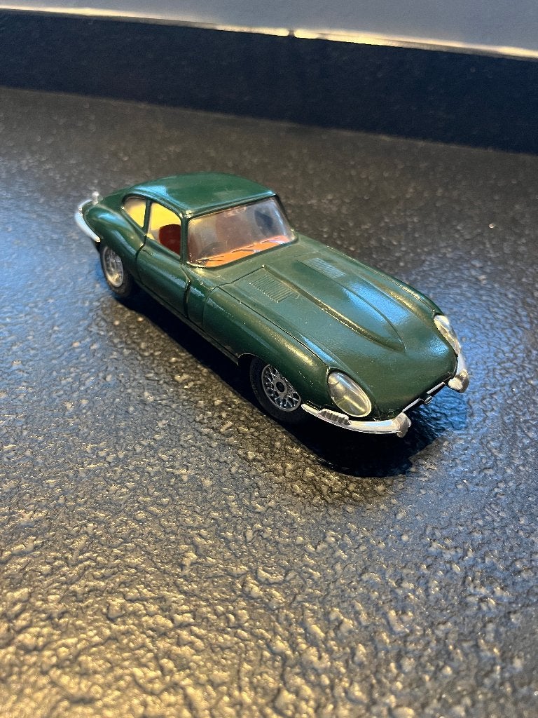 Jaguar E-Type Coupé 1:24 – groen, opening motorkap en deuren, Ophalen of Verzenden, Zo goed als nieuw, Auto, Overige merken