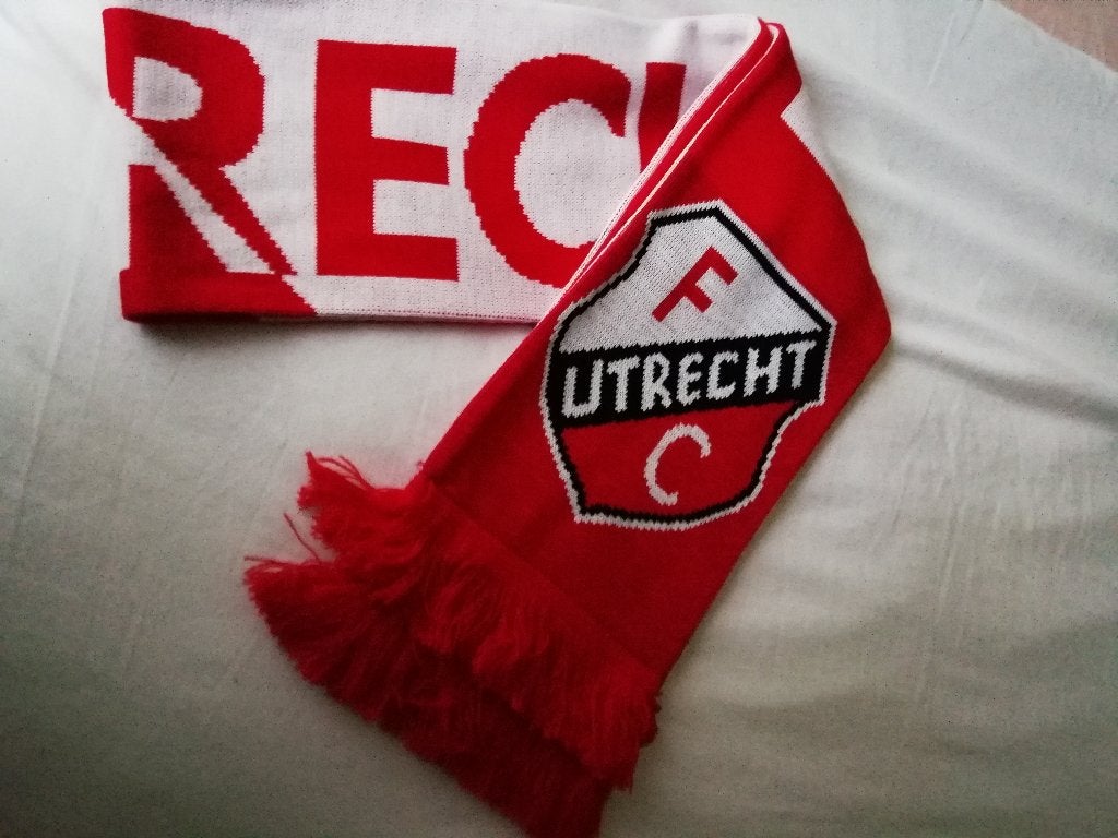 FC Utrecht sjaal, Ophalen, Nieuw, F.C. Utrecht, Vaantje of Sjaal