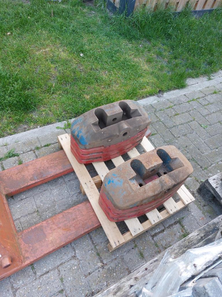 Ford frontgewichten ( broodjes), Ophalen