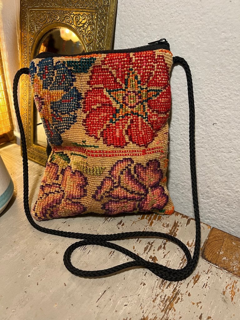 Vintage geboduurd kelim tas bloemenpatroon tasje boho hippie, Ophalen of Verzenden, Zo goed als nieuw, Overige kleuren, Schoudertasje