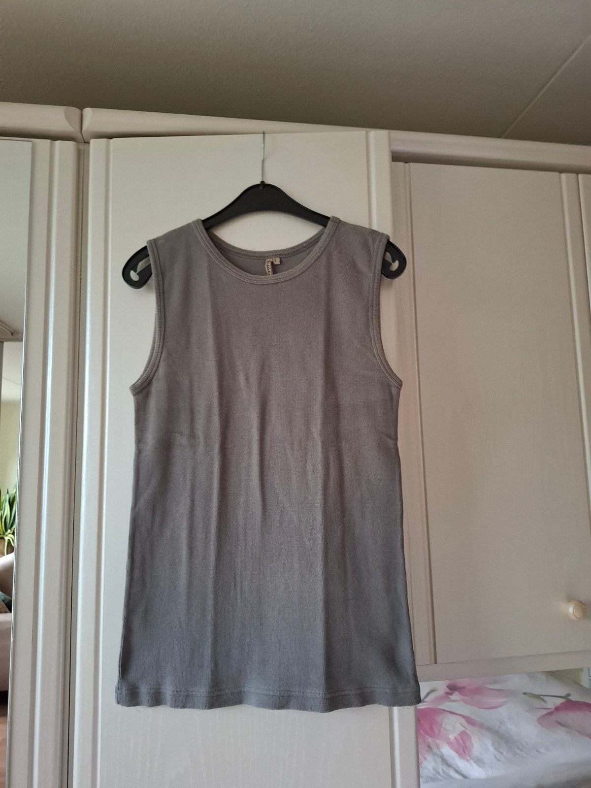 top heren grijs katoen maat M 2 euro merk wildebeast, Kleding | Heren, Maat 48/50 (M), Ophalen of Verzenden, Zo goed als nieuw
