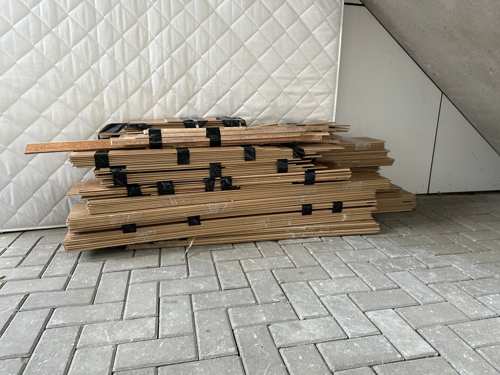 FREE Wood laminate flooring ~ 40 m^2. Pickup only, Ophalen, Gebruikt, Minder dan 25 mm, Plank