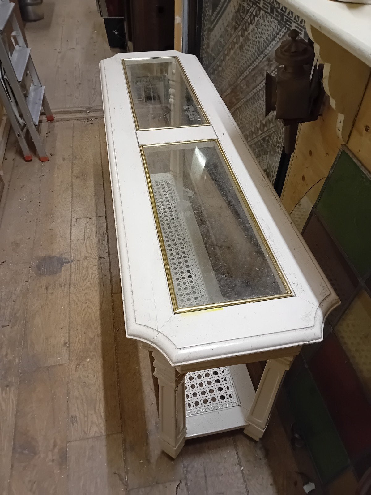 Ecru sidetable, Antiek en Kunst, Ophalen