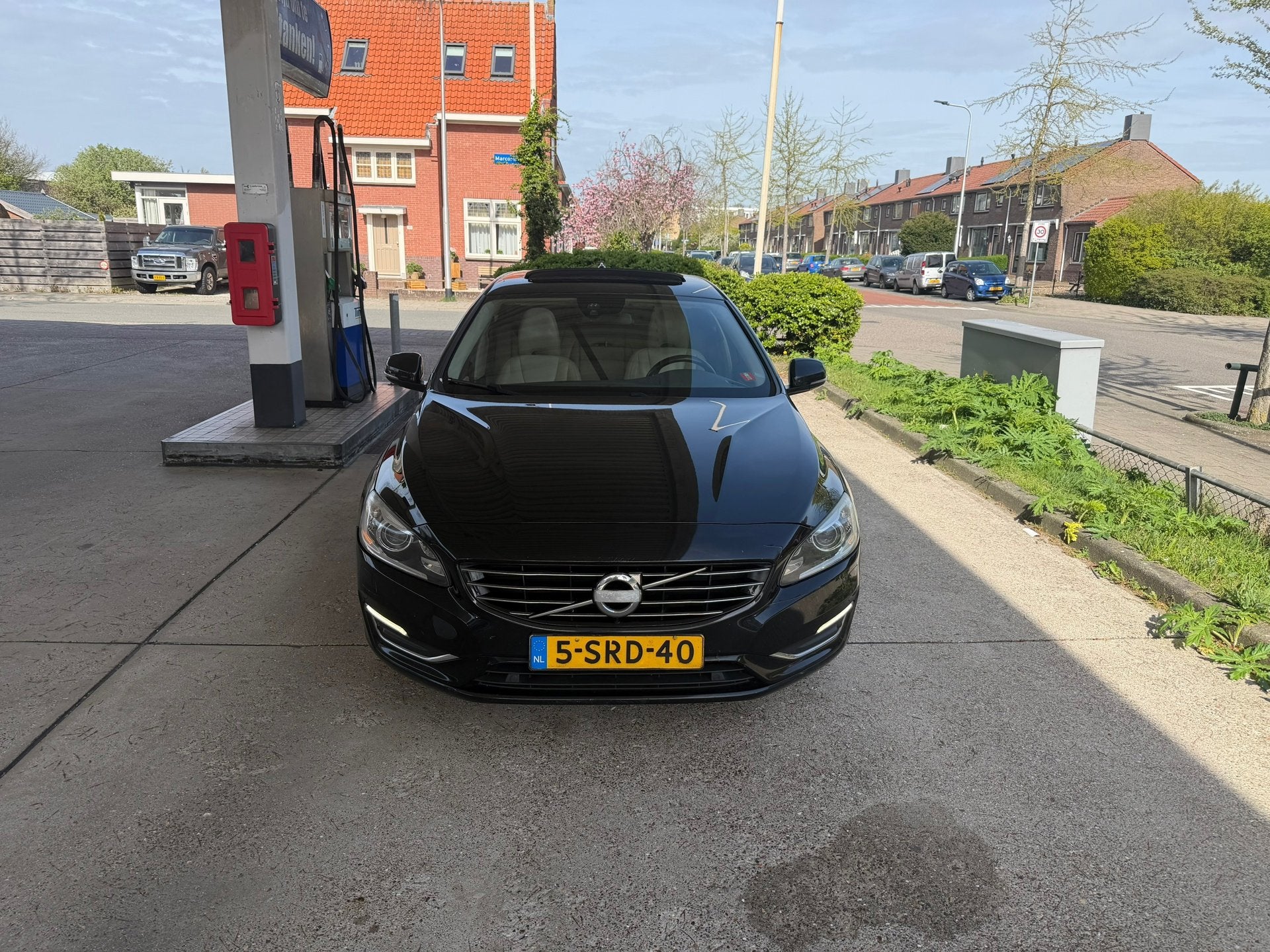 Volvo V60 2.4 D6 AWD Plug-In Hybrid AUTOMAAT-PANO-CAMERA, Auto's, Automaat, Zwart, Vierwielaandrijving, 11 kWh