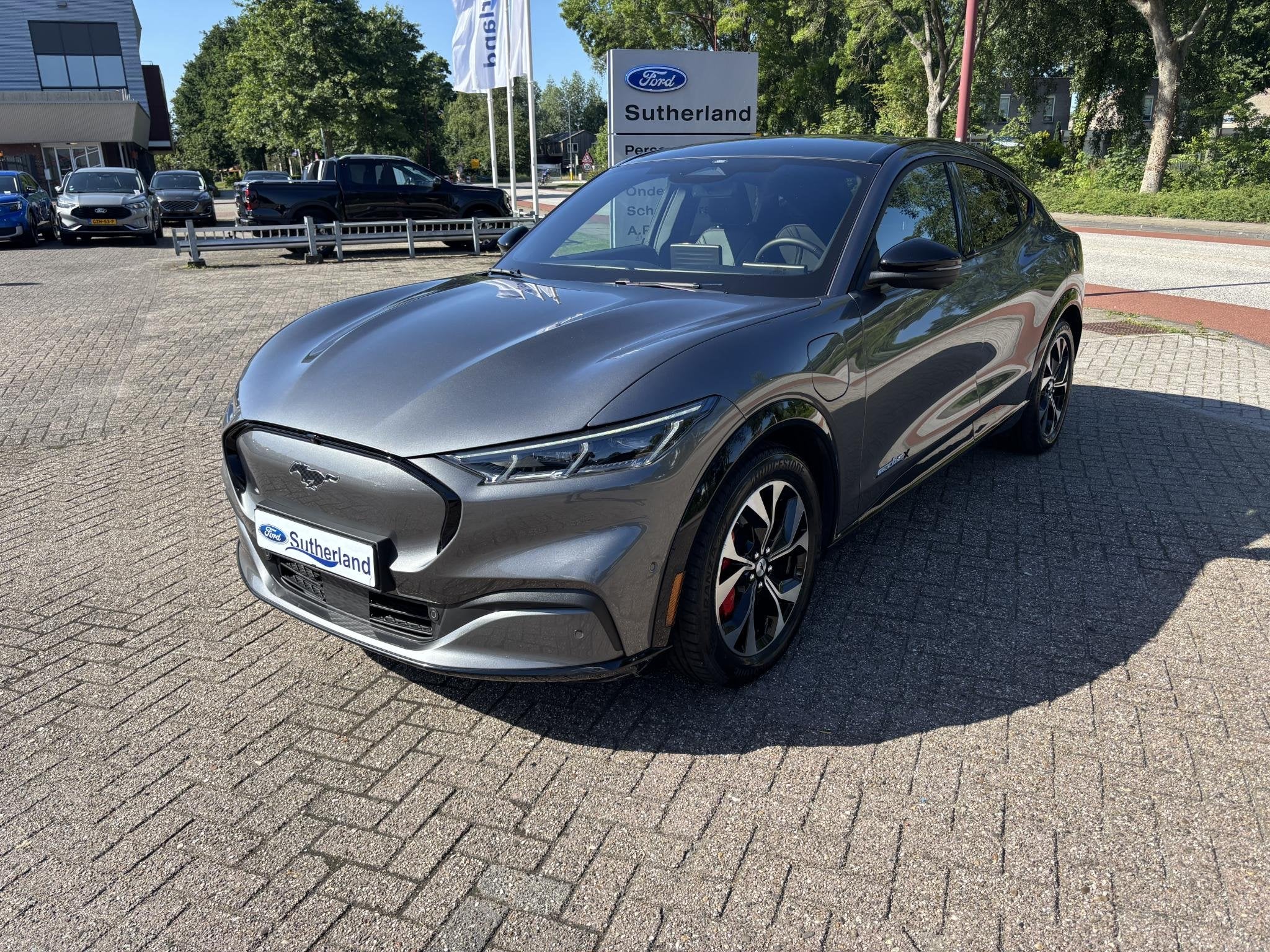 Ford Mustang Mach-E Extended Premium AWD 98 kWh 351pk | Pano, Auto's, Automaat, 98 kWh, Zwart, Origineel Nederlands