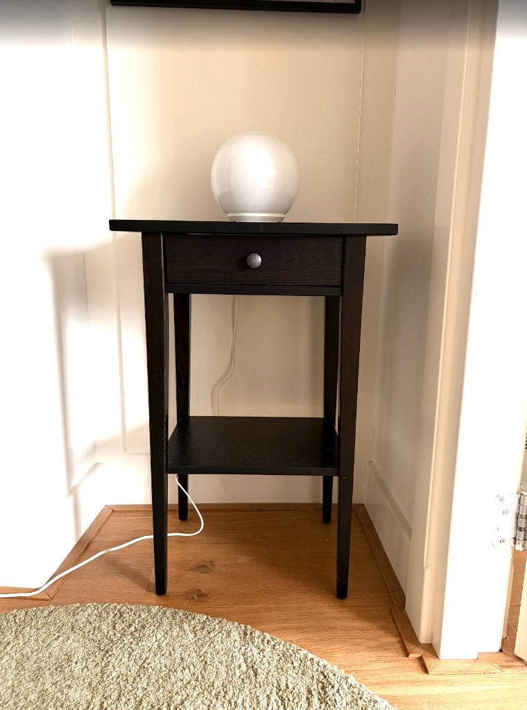 Zwart nachtkastje / bijzettafel met lade – IKEA stijl, Minder dan 55 cm, Gebruikt, Rechthoekig, Ophalen