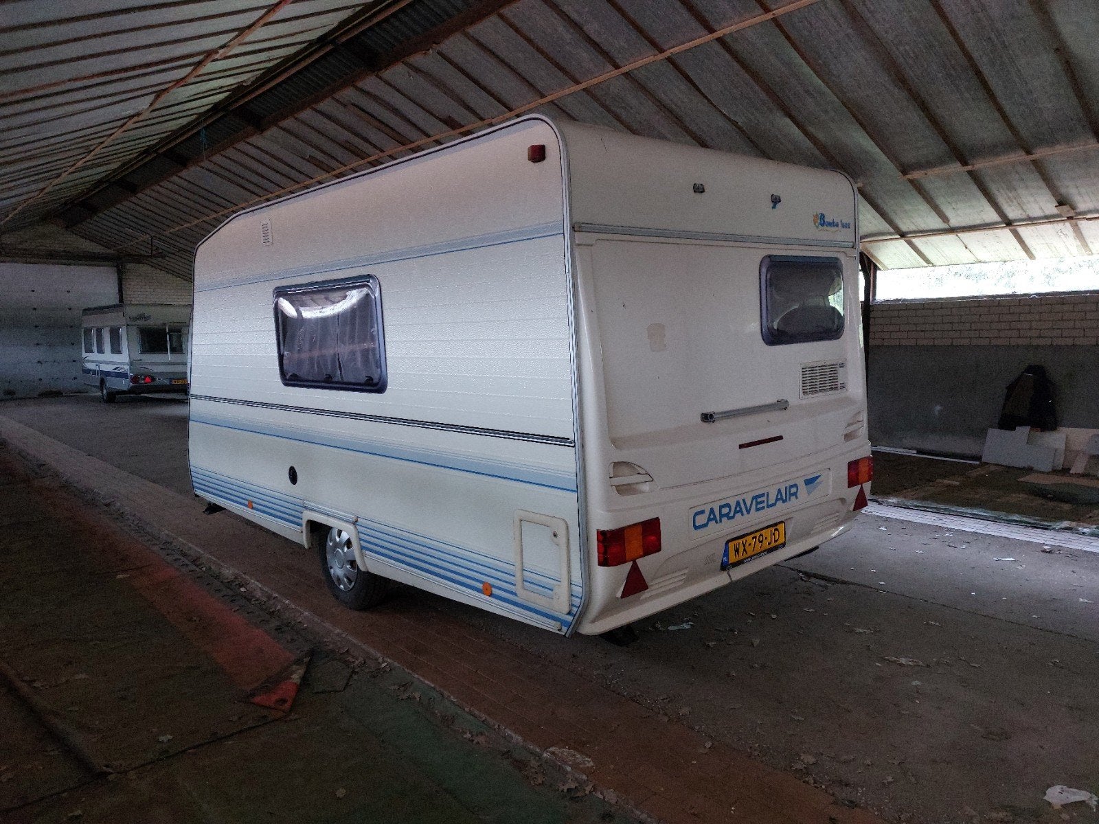 tk caravelair bamba de luxe.bj 2000, Caravans en Kamperen, Bedrijf, Treinzit, Caravelair, Koelkast