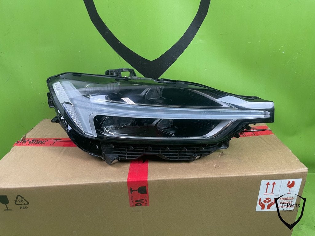 volvo xc60 koplamp rechts 31420418 lamp (X), Gebruikt, Gunnar Engellaus vag 8
405 31  Gothenburg, SE, Info@volvocars.com, Ophalen of Verzenden